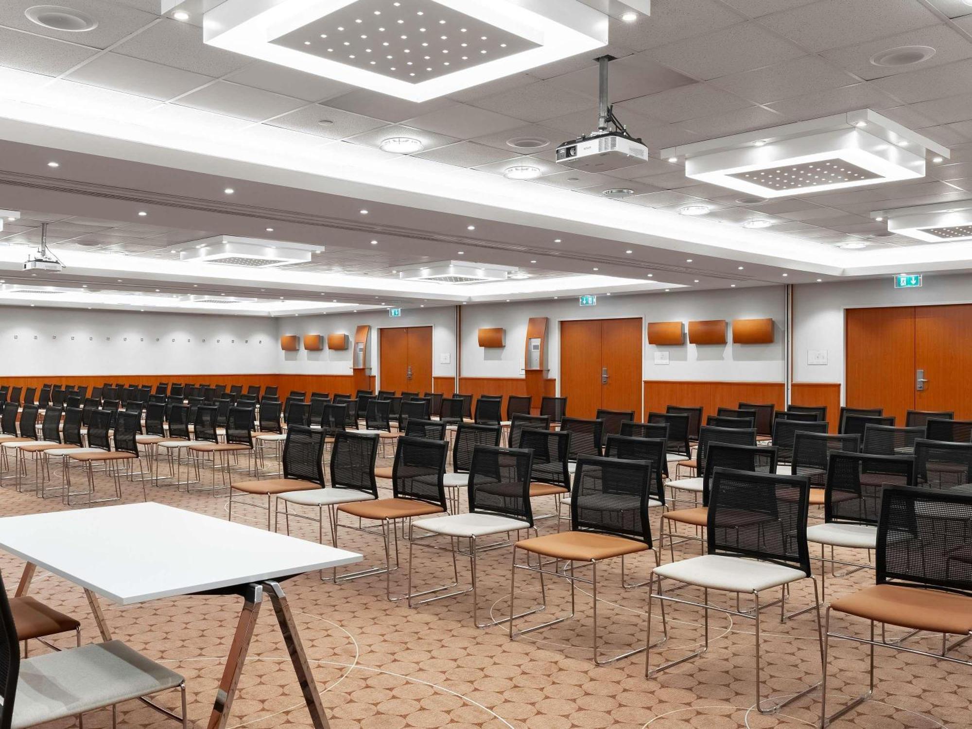 Moevenpick Centre 4*