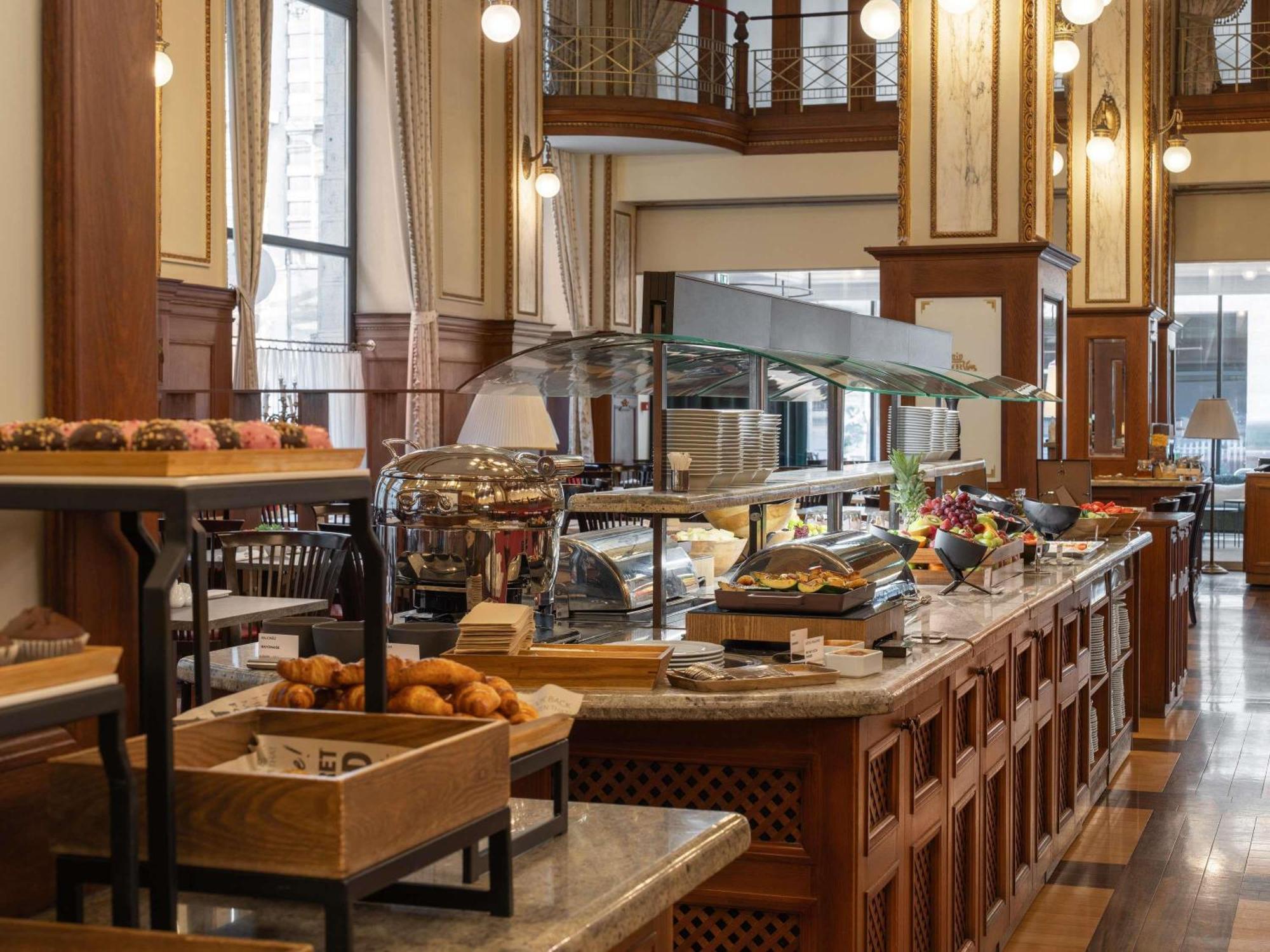 Hotel Moevenpick Centre 4*