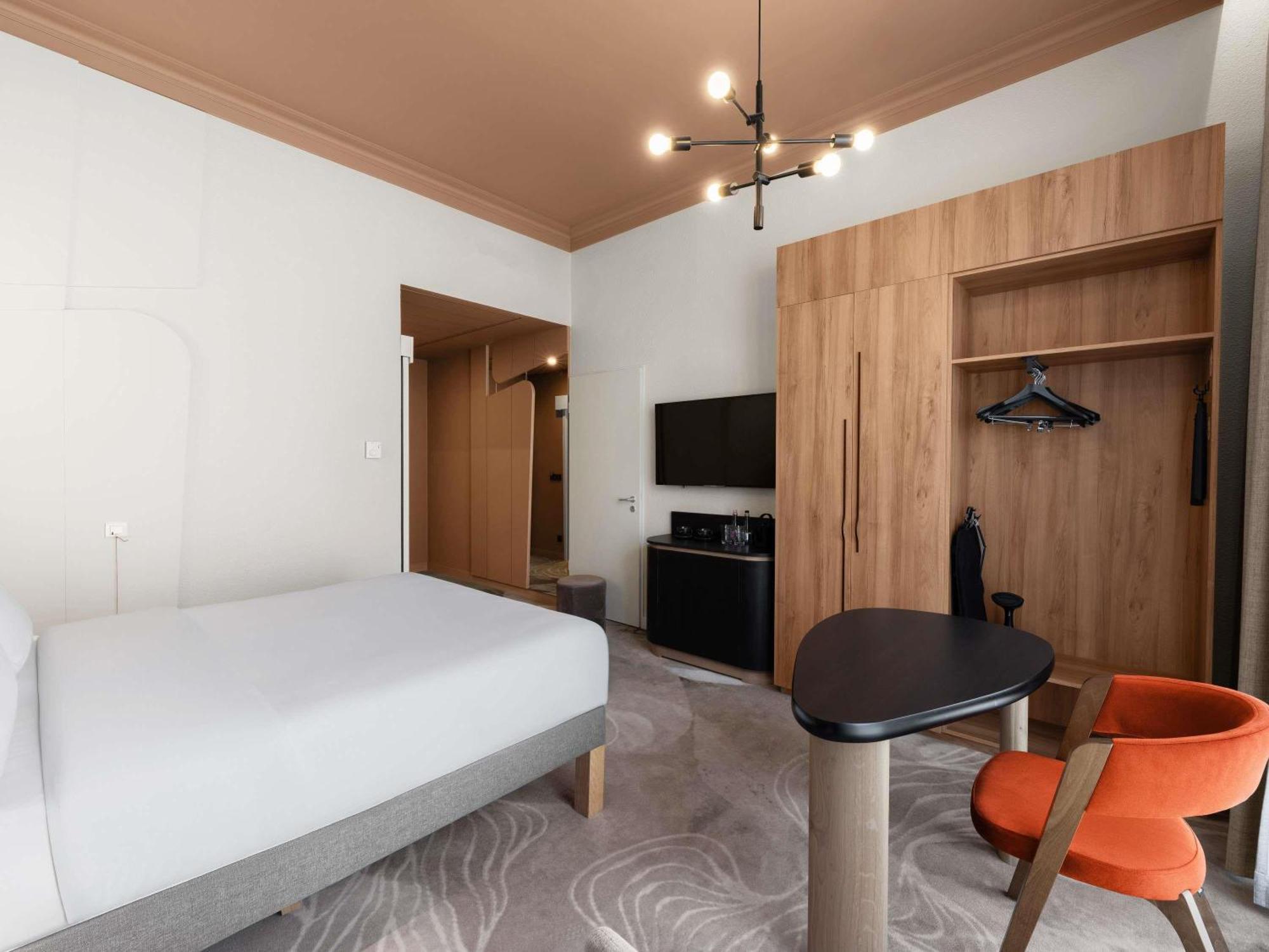 Hotel Moevenpick Centre 4*