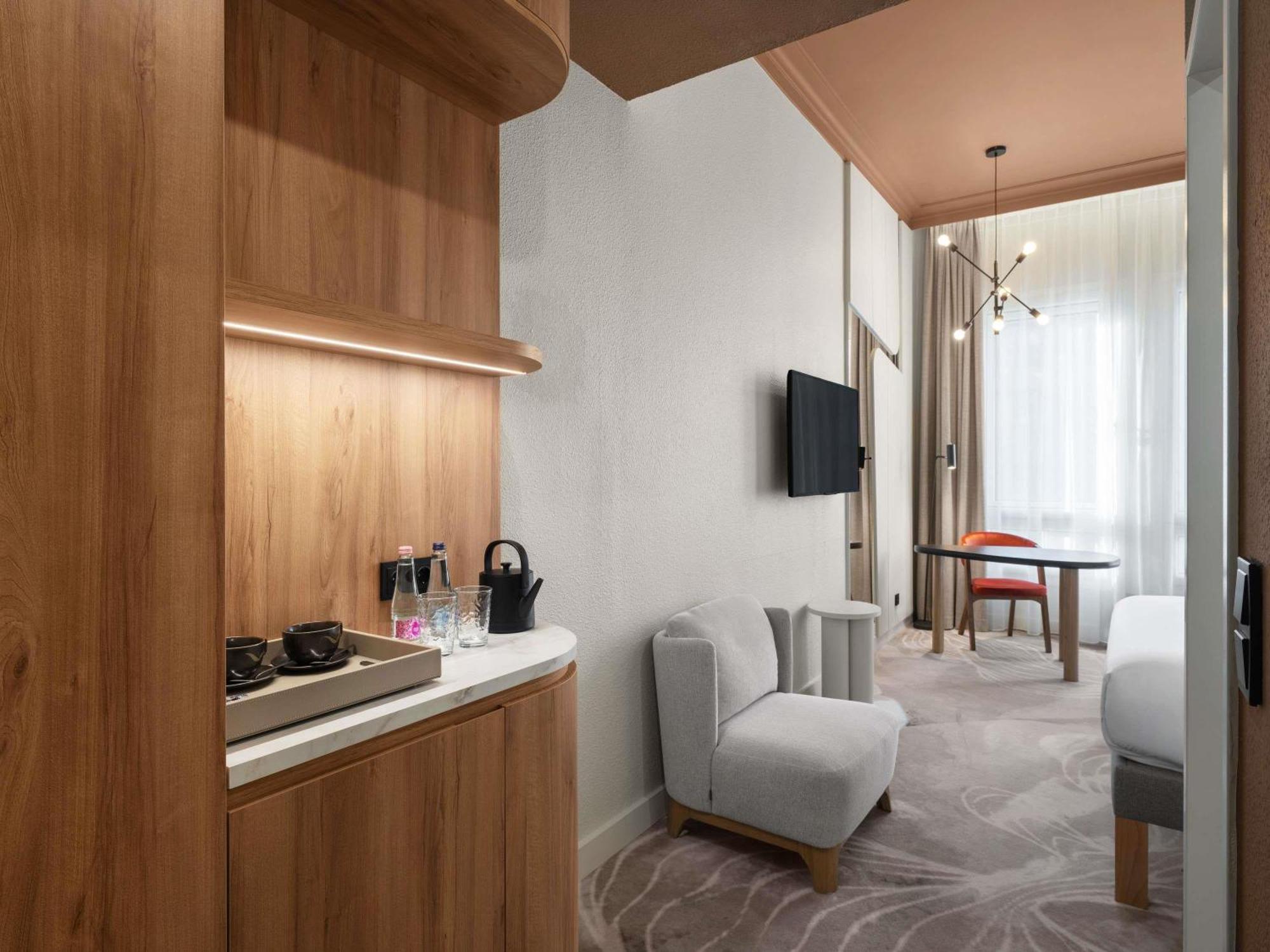 Hotel Moevenpick Centre 4*
