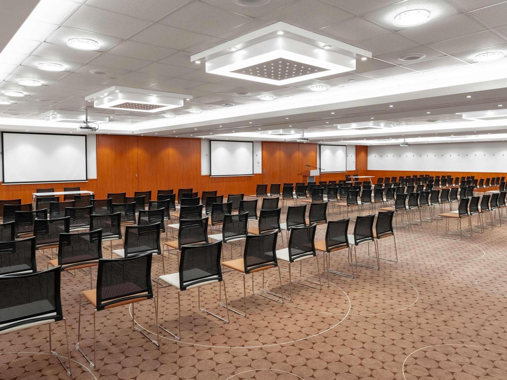Moevenpick Centre 4*